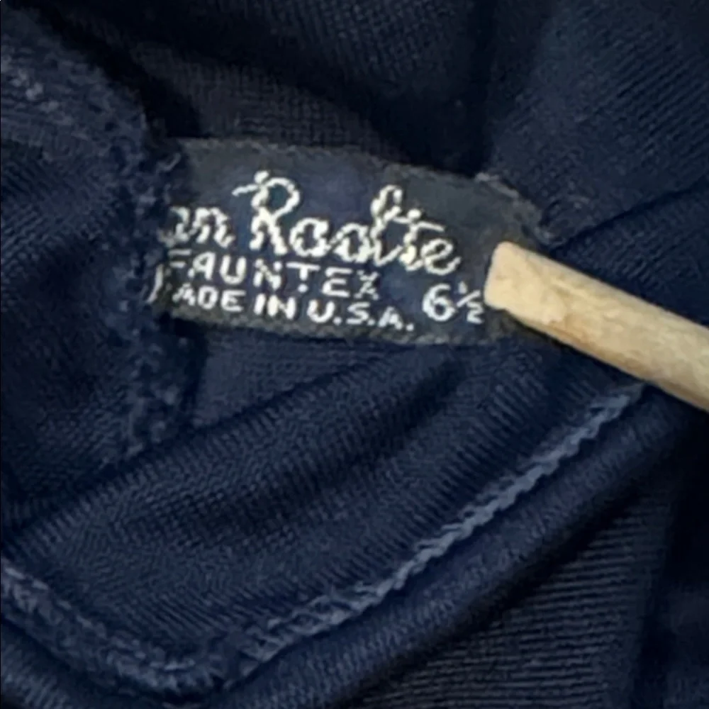 Van Raalte gloves typically